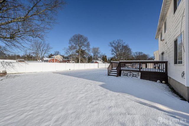 5 Cherrywood Drive, Piscataway, NJ 08854