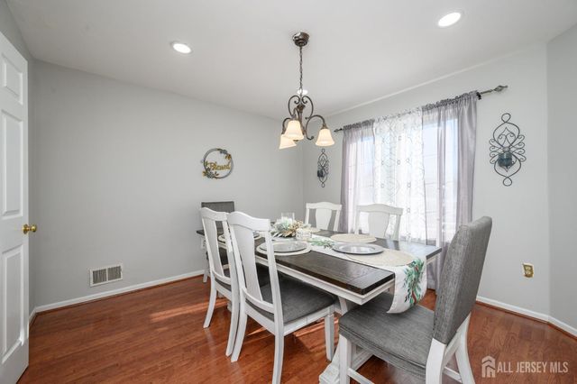 5 Cherrywood Drive, Piscataway, NJ 08854