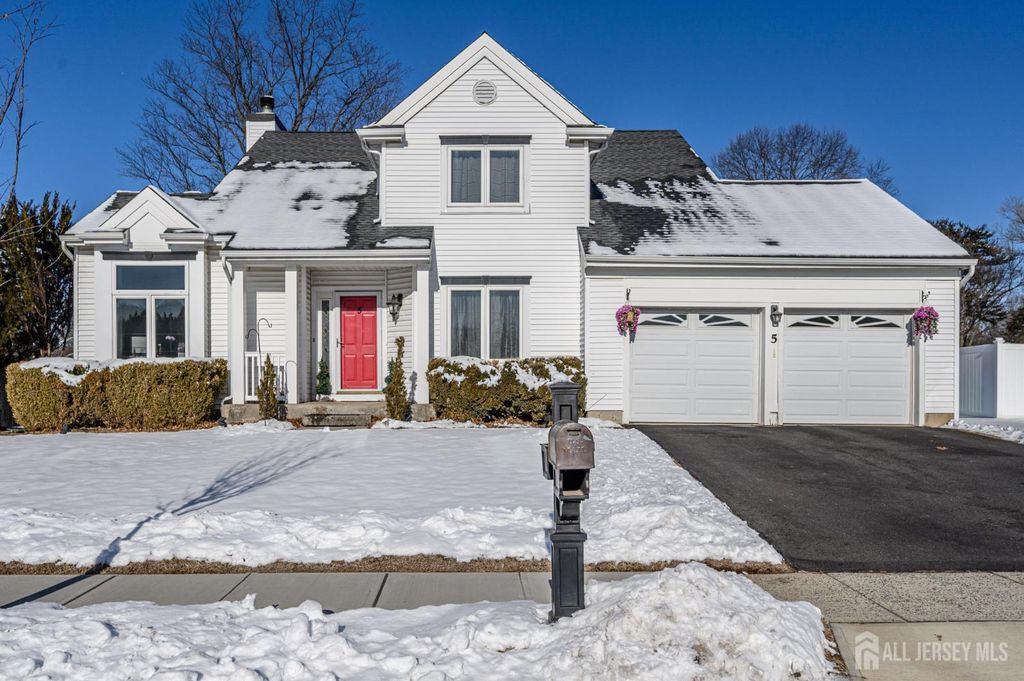 5 Cherrywood Drive, Piscataway, NJ 08854