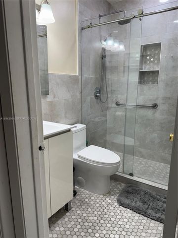 300 NE 191st St 219, Miami, FL 33179