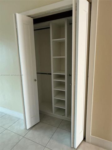 300 NE 191st St 219, Miami, FL 33179