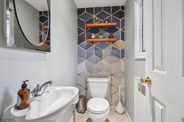 289 Western Dr S., South Orange Village Twp., NJ 07079