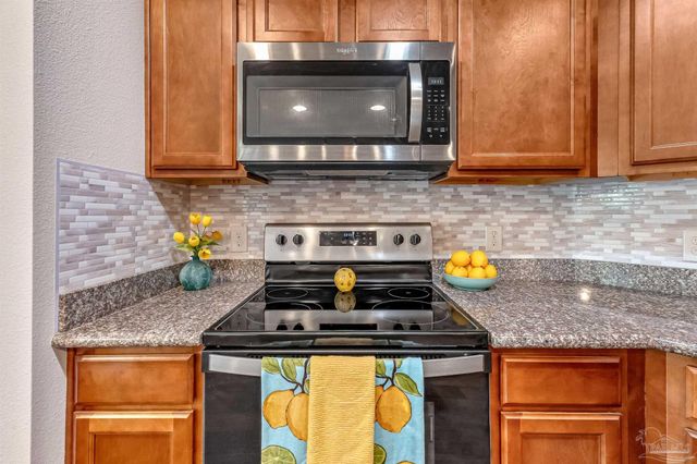 3103 Lynn Dr, Navarre, FL 32566