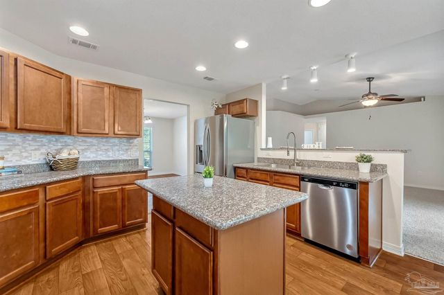 3103 Lynn Dr, Navarre, FL 32566