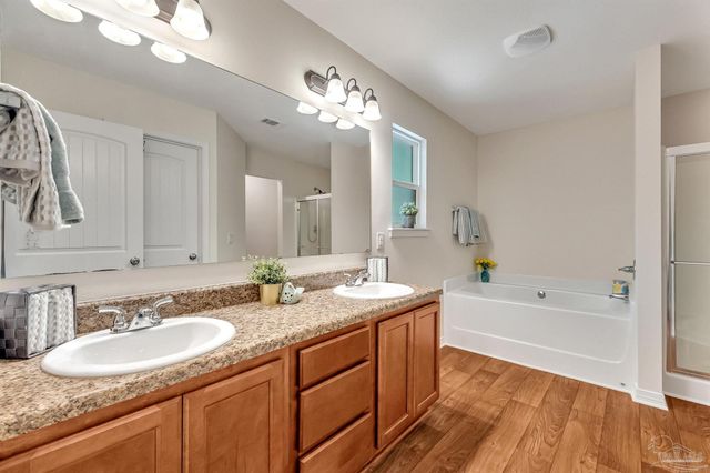 3103 Lynn Dr, Navarre, FL 32566