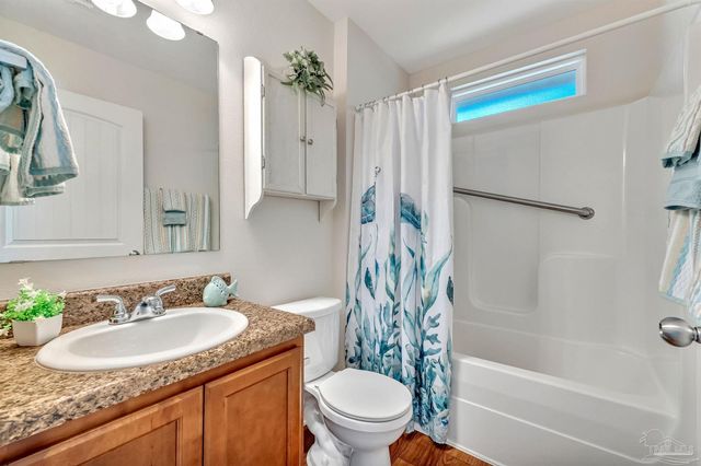 3103 Lynn Dr, Navarre, FL 32566