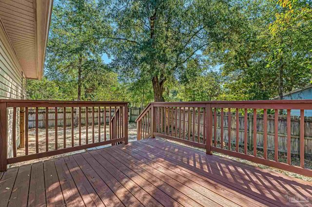 3103 Lynn Dr, Navarre, FL 32566