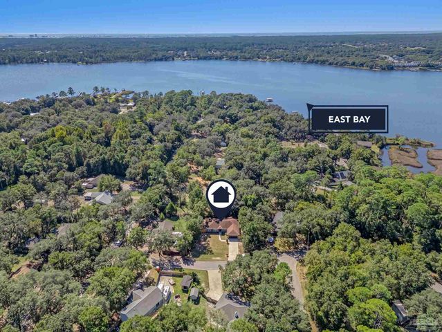 3103 Lynn Dr, Navarre, FL 32566