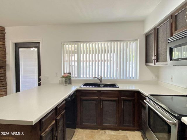 3301 W MURIEL Drive, Phoenix, AZ 85053