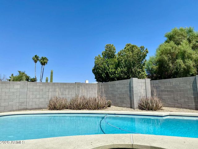 3301 W MURIEL Drive, Phoenix, AZ 85053