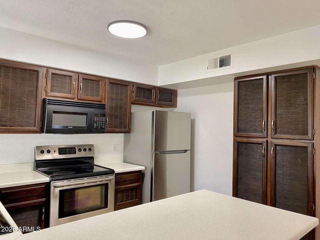 3301 W MURIEL Drive, Phoenix, AZ 85053