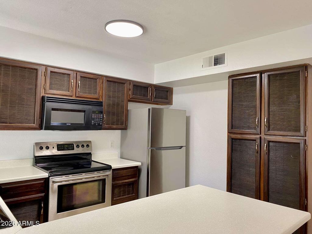 3301 W MURIEL Drive, Phoenix, AZ 85053 — photo 4