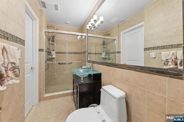 604 Rutland Avenue, Teaneck, NJ 07666