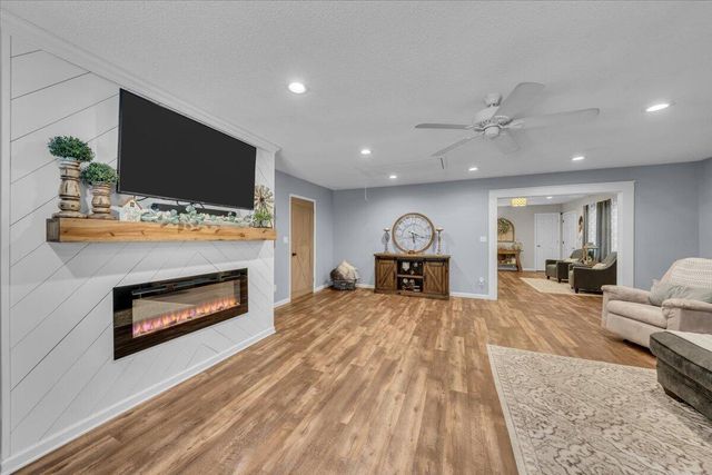 593 Dover Road, Jasper, TN 37347