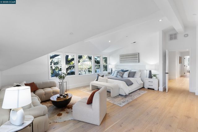 524 Oak Grove Ave., Burlingame, CA 94010