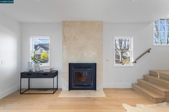 524 Oak Grove Ave., Burlingame, CA 94010