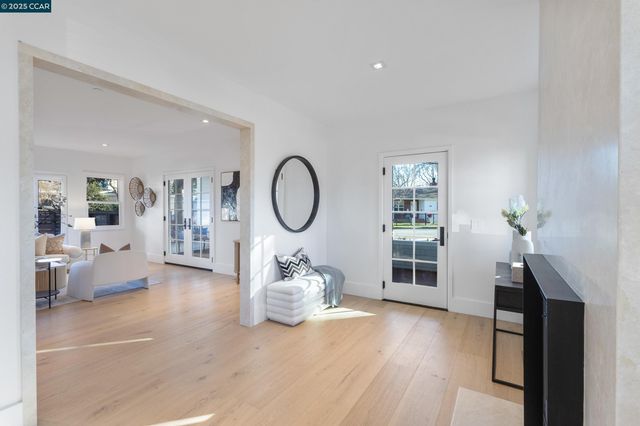 524 Oak Grove Ave., Burlingame, CA 94010