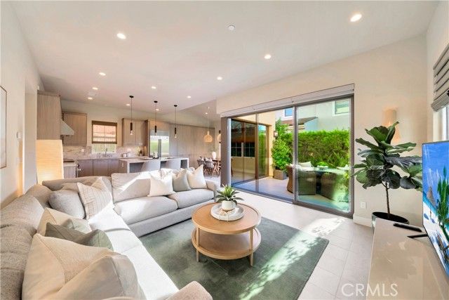 111 Linda Vista, Irvine, CA 92618