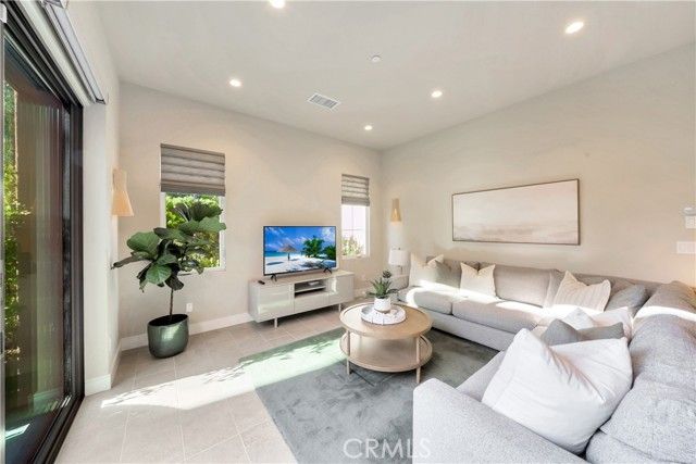 111 Linda Vista, Irvine, CA 92618