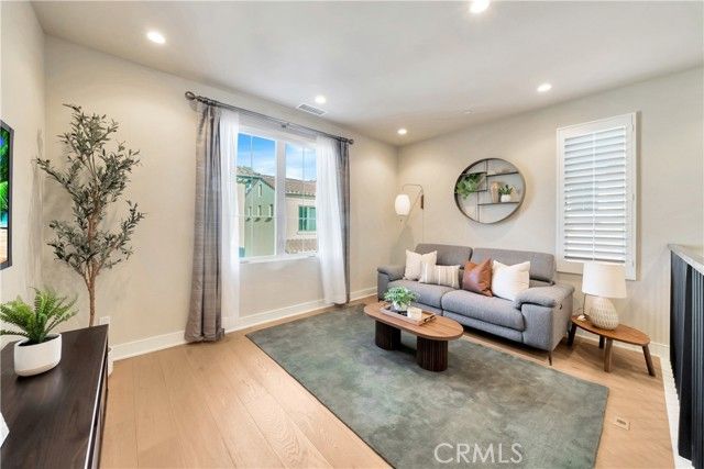 111 Linda Vista, Irvine, CA 92618