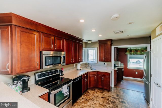 35 MIMOSA LN, Levittown, PA 19054