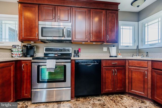 35 MIMOSA LN, Levittown, PA 19054