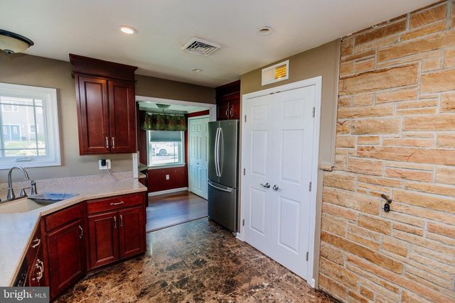 35 MIMOSA LN, Levittown, PA 19054