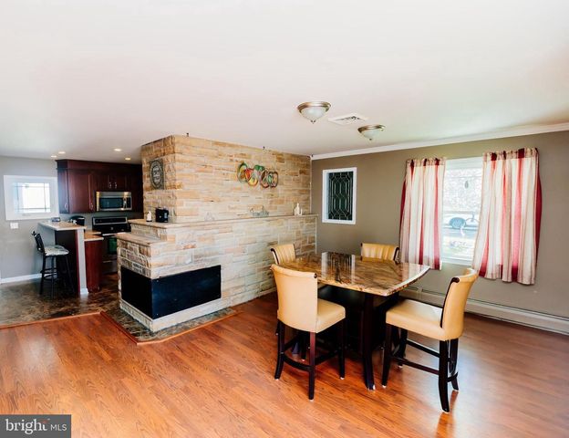 35 MIMOSA LN, Levittown, PA 19054