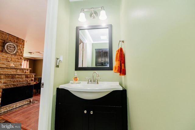 35 MIMOSA LN, Levittown, PA 19054