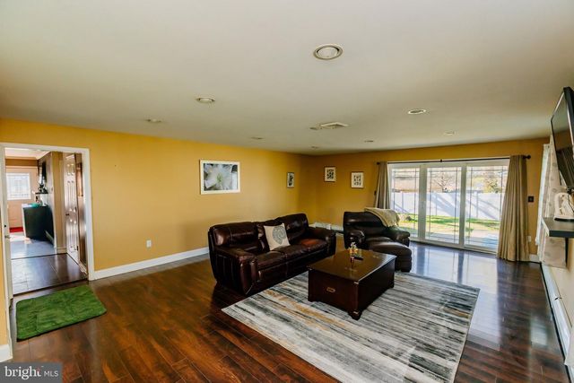 35 MIMOSA LN, Levittown, PA 19054