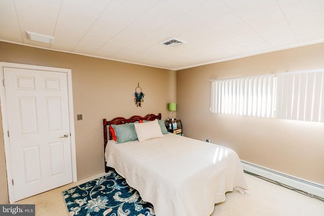 35 MIMOSA LN, Levittown, PA 19054
