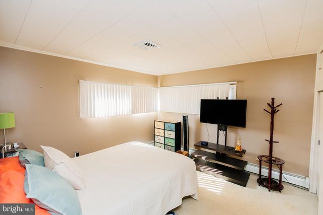 35 MIMOSA LN, Levittown, PA 19054