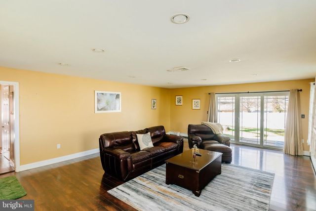 35 MIMOSA LN, Levittown, PA 19054