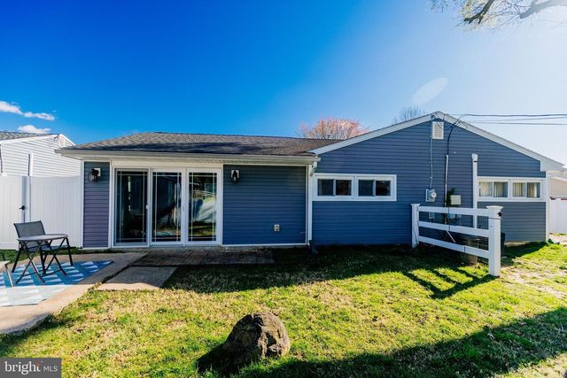 35 MIMOSA LN, Levittown, PA 19054