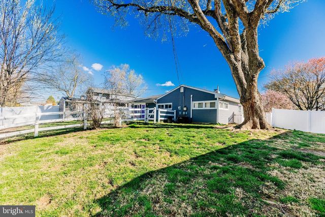 35 MIMOSA LN, Levittown, PA 19054