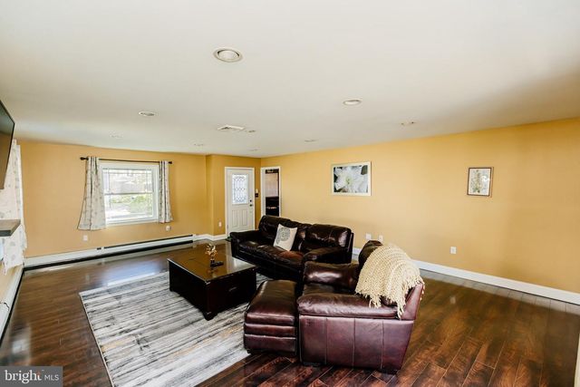 35 MIMOSA LN, Levittown, PA 19054