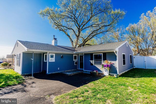 35 MIMOSA LN, Levittown, PA 19054