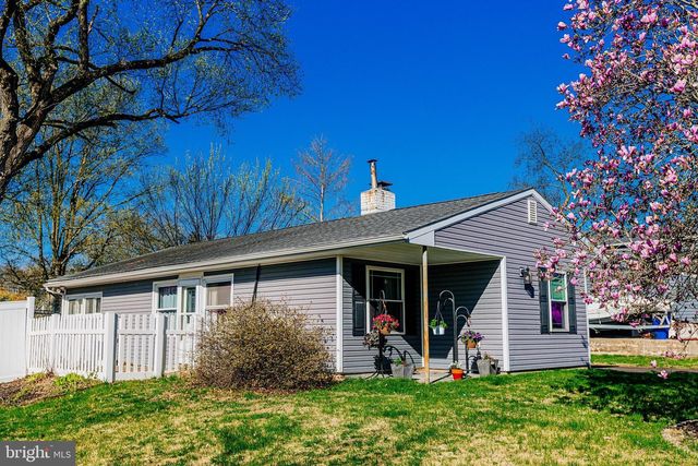 35 MIMOSA LN, Levittown, PA 19054
