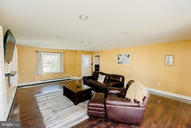 35 MIMOSA LN, Levittown, PA 19054