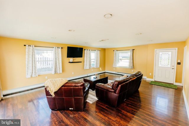 35 MIMOSA LN, Levittown, PA 19054
