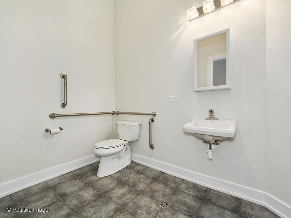 2309 W Belmont Avenue 1, Chicago, IL 60618 — photo 4