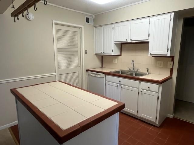 9624 Perry Lane E, Overland Park, KS 66212