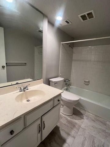 9624 Perry Lane E, Overland Park, KS 66212