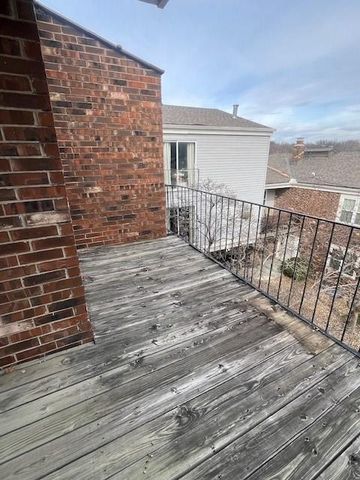 9624 Perry Lane E, Overland Park, KS 66212