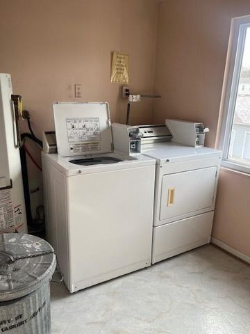 9624 Perry Lane E, Overland Park, KS 66212