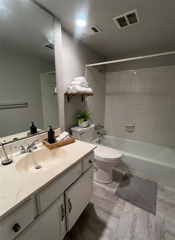 9624 Perry Lane E, Overland Park, KS 66212