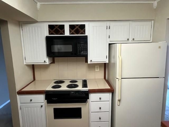 9624 Perry Lane E, Overland Park, KS 66212