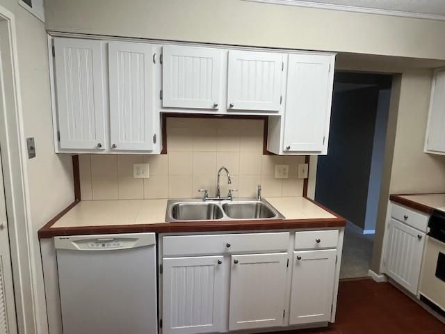 9624 Perry Lane E, Overland Park, KS 66212