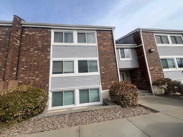 9624 Perry Lane E, Overland Park, KS 66212