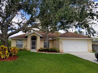 5634 NW Bluff Court, Port St Lucie, FL 34986
